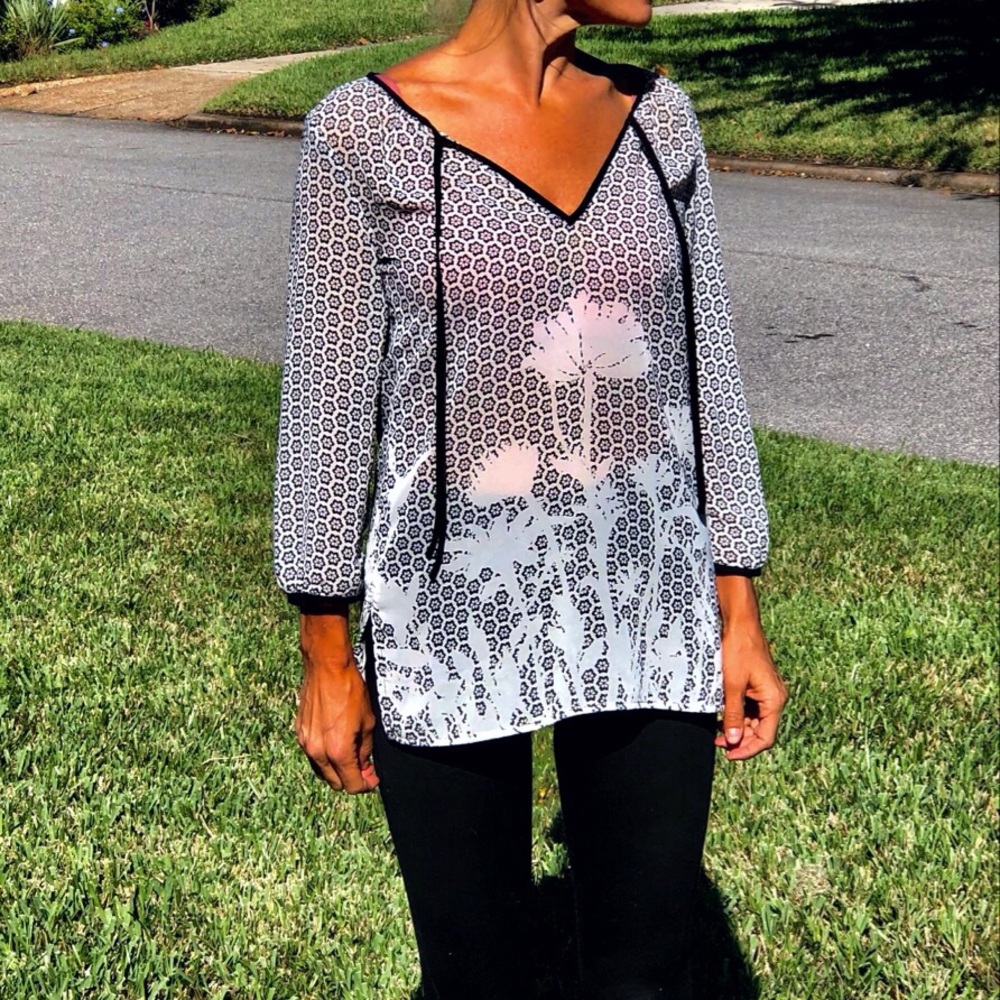Ann Taylor black and white floral tunic top, XS